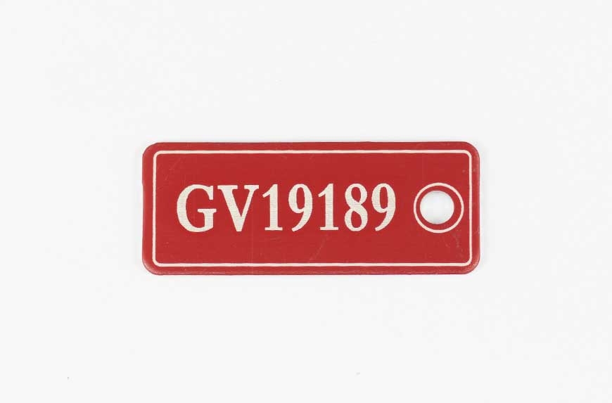 LLAVERO-RECTANGULAR-ALUMINIO-ROJO-40-X-16-MM