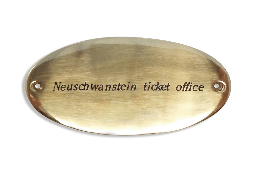 PLACA-DE-PUERTA-LATÓN-OVALADA-PLANA-135X65-MM