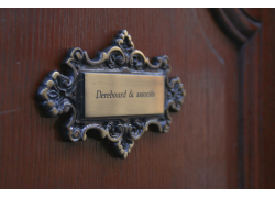 PLACA-DE-PUERTA-LATÓN-ADORNADA-175X100-MM