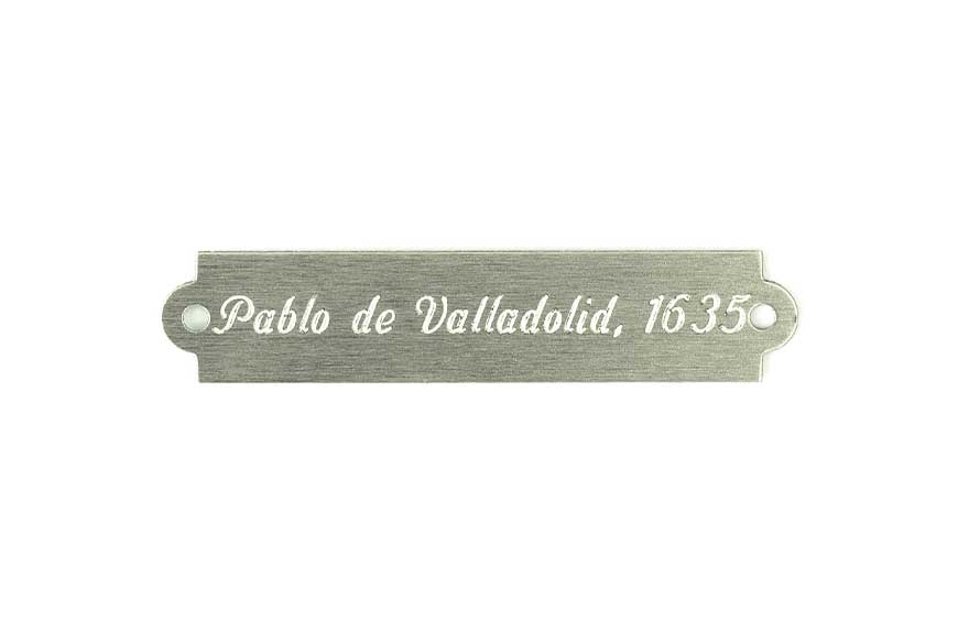 PLACA-ORNAMENTAL-ACERO-71-X-15-MM