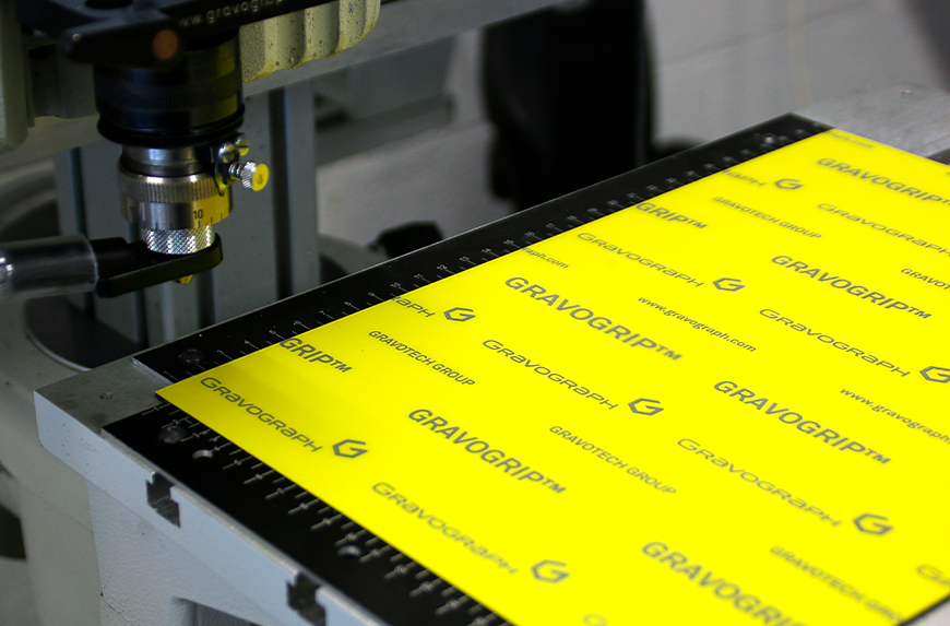 GRAVOGRIP-ADHERENTE-PARA-SUJECIÓN-1220X610-MM