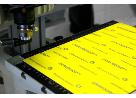 GRAVOGRIP-ADHERENTE-PARA-SUJECIÓN-610X610-MM